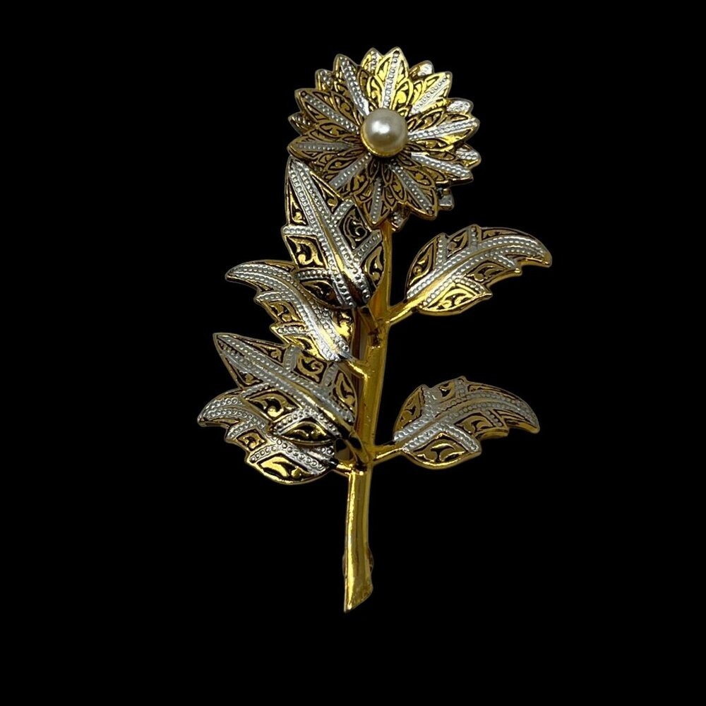 Vintage Flower Brooch Gold White Enamel Accents Textured Layered Faux Pearl Pin - Picture 9 of 11